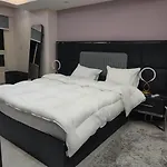 شقة على النيل